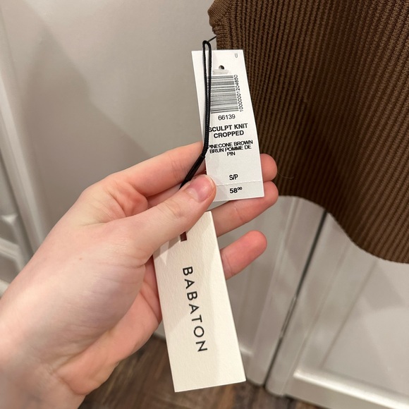 ⭐️NWT Aritzia Babaton Contour Tank Top⭐️ - Picture 6 of 6